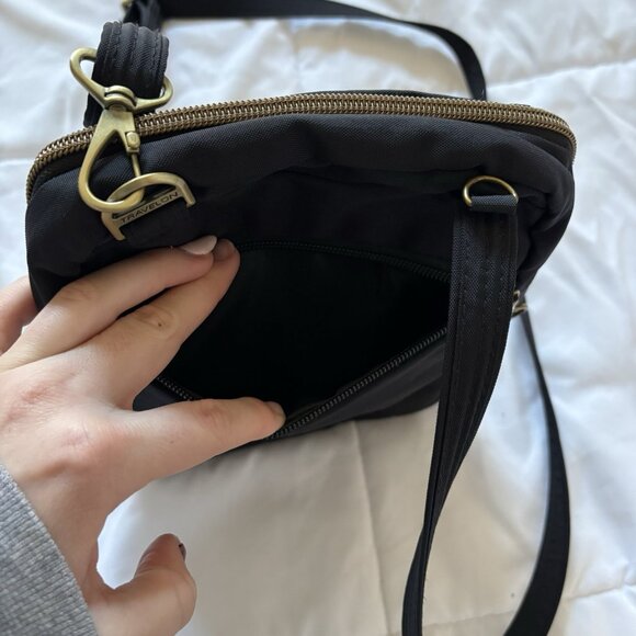 Travelon Signature Slim Day Bag Crossbody Black Canvas Pockets Blue Inside - Picture 6 of 12